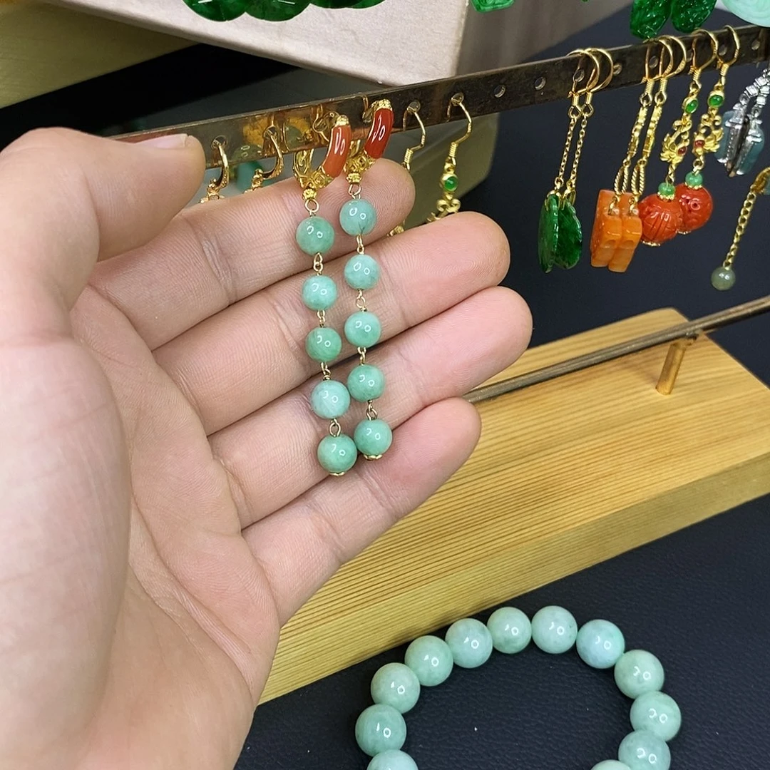 颈饰未镶嵌翡翠耳饰