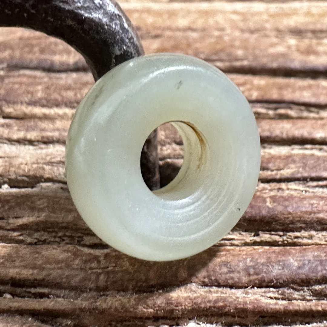 精品天然和田玉吊坠4d4n9i2y4jn1