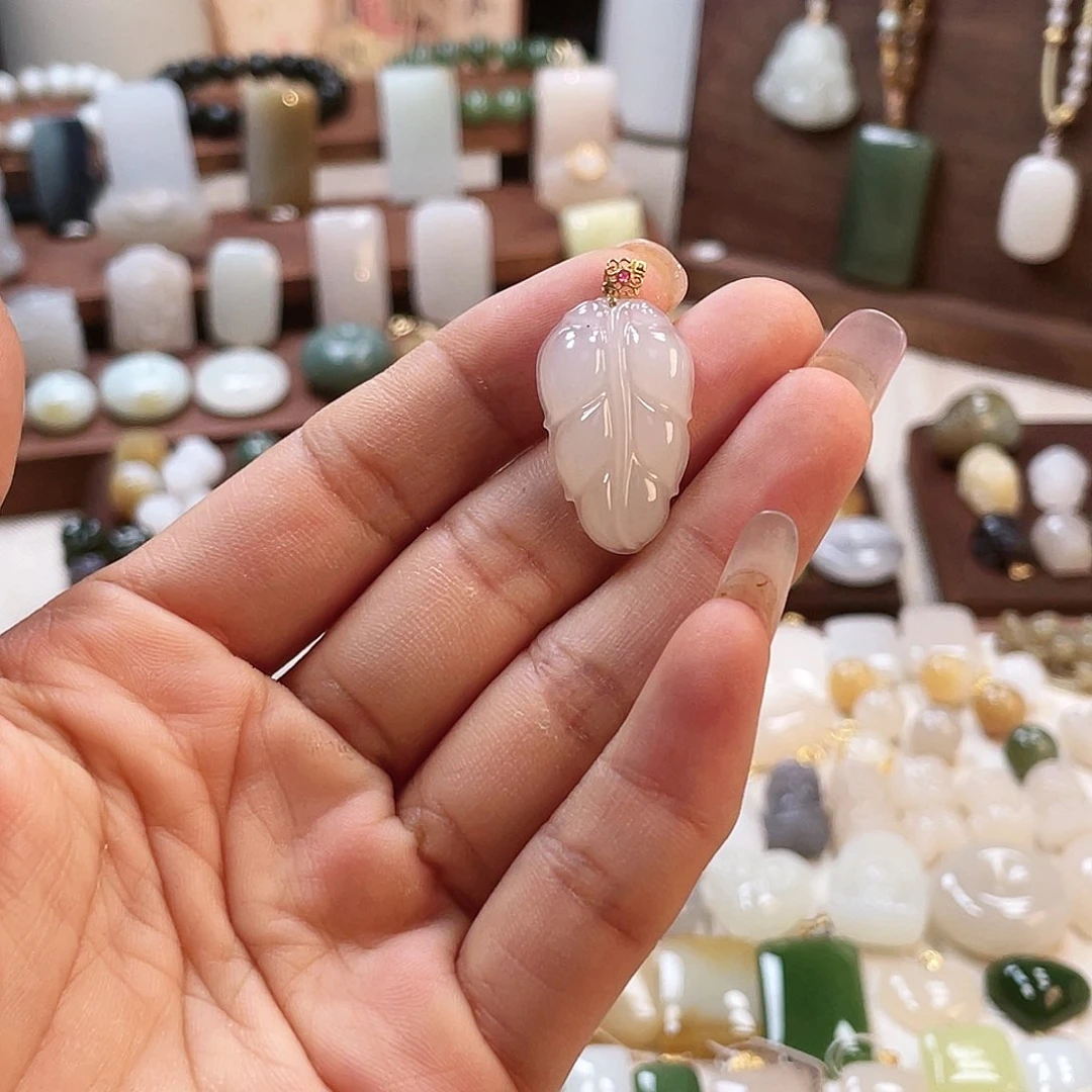 【闪购商品】和田玉18K金镶嵌吊坠(不含链)伦**妹