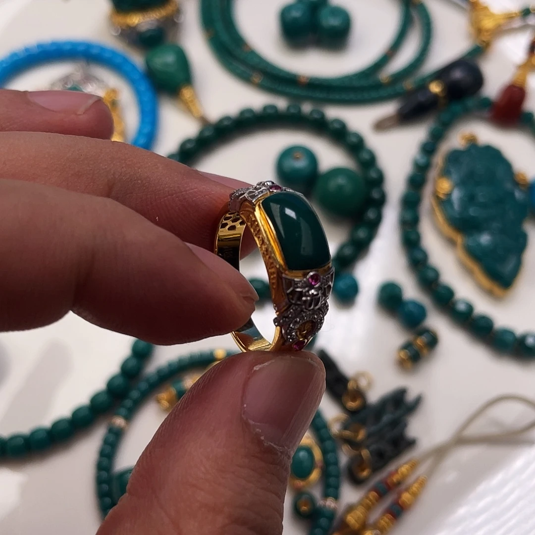 钱***莱绿松石18K金镶嵌原矿绿松石