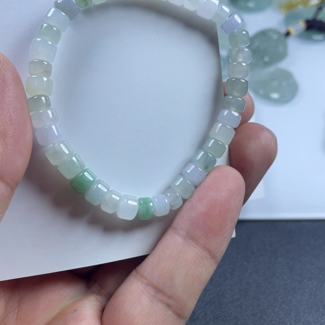 吊坠(不含链)未镶嵌翡翠…………