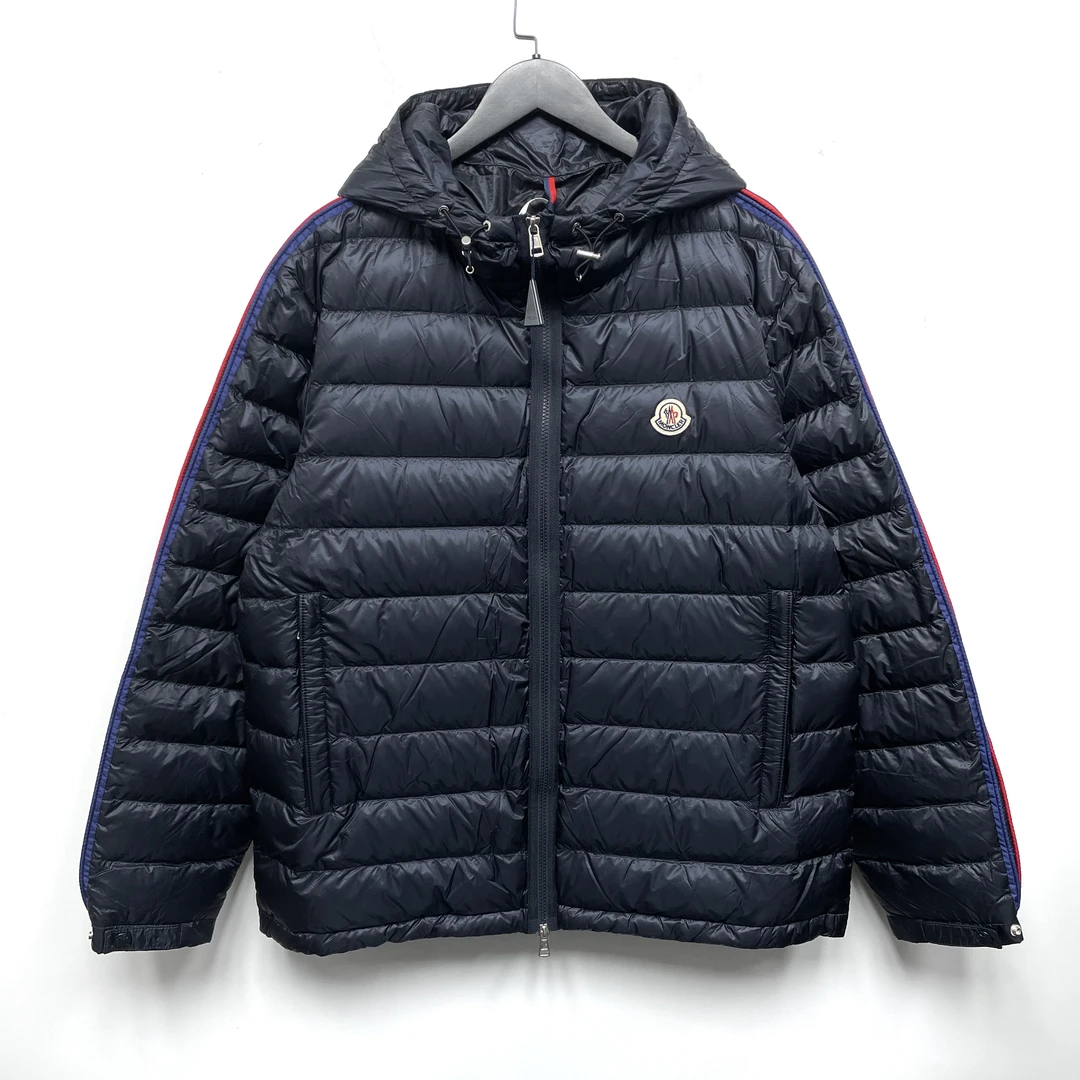 未使用 MONCLER 蒙口 经典胸标织带设计藏蓝色连帽薄款羽绒服