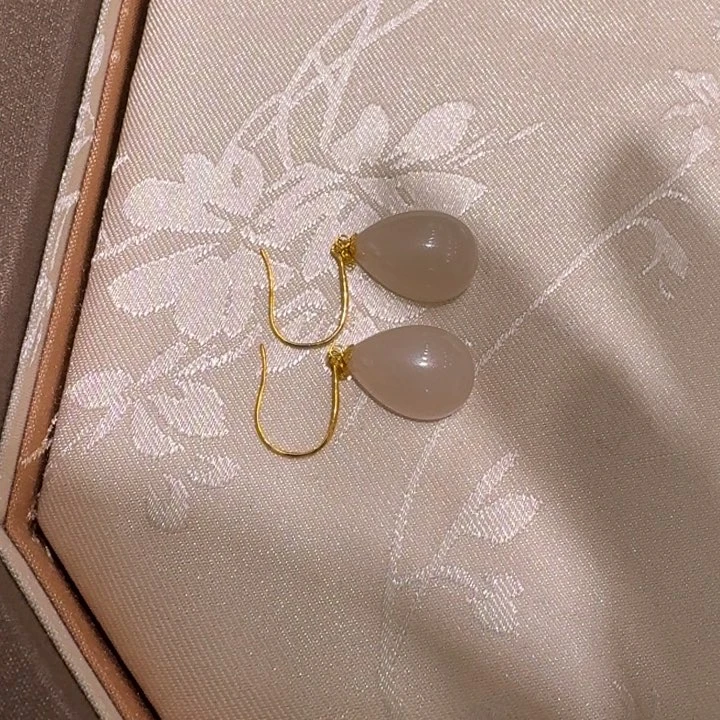 和田玉18K金镶嵌颈饰王祖贤