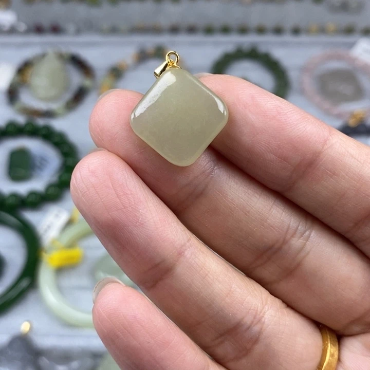 和田玉未镶嵌珠宝半成品