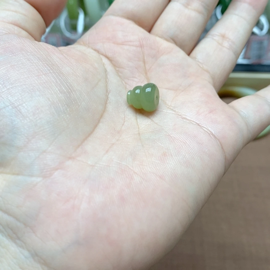 悦***己和田玉未镶嵌吊坠(不含链)