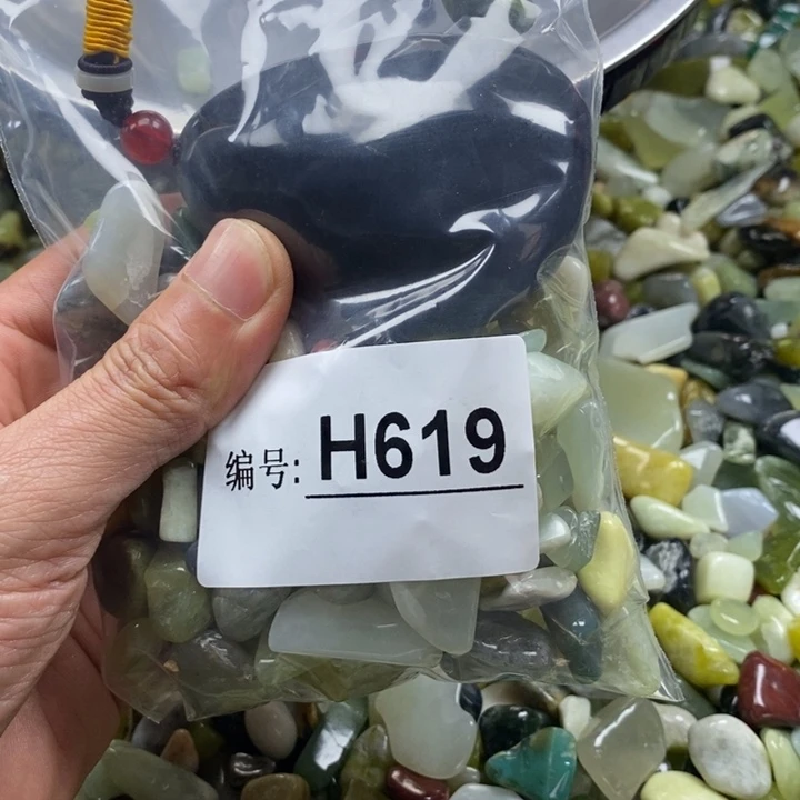 蛇纹石玉鱼缸石未镶嵌