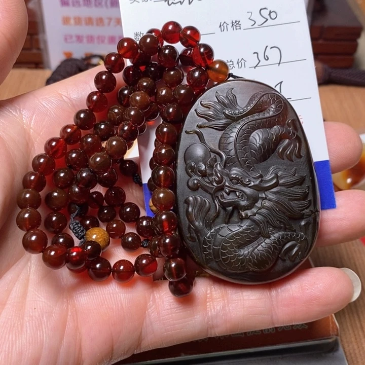 琥珀颈饰未镶嵌黑*人