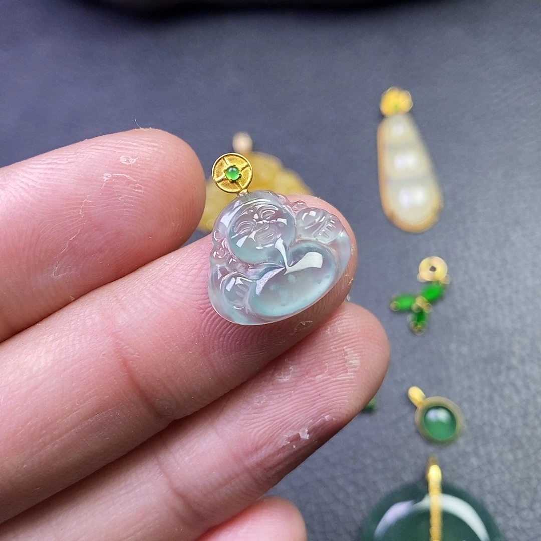 颈饰18K金镶嵌翡翠