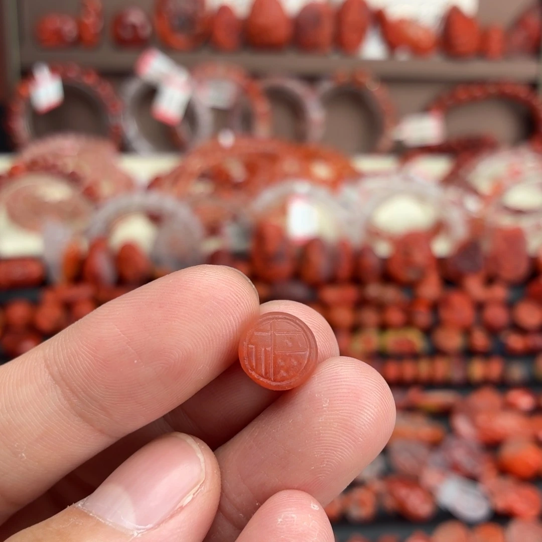 南红玛瑙未镶嵌颈饰福币