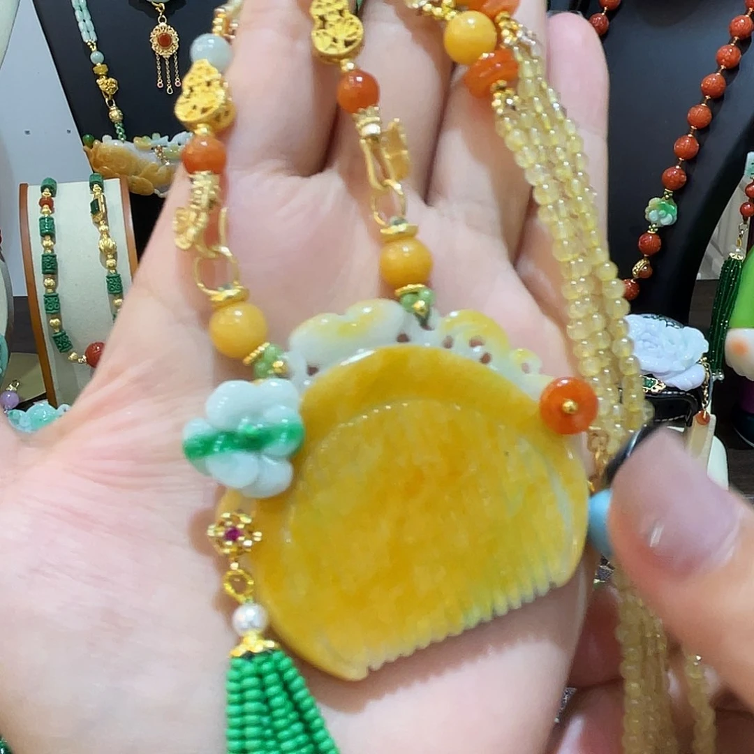 开***堂翡翠未镶嵌吊坠(赠链)一梳百顺