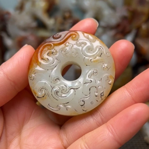 和田玉未镶嵌把件