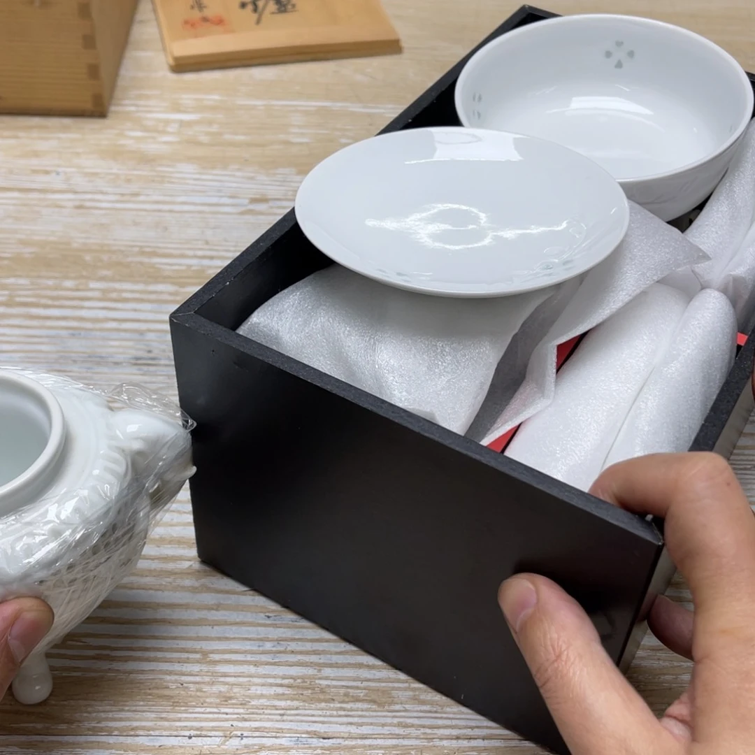 瓷片l****6密密麻麻地排列着一个