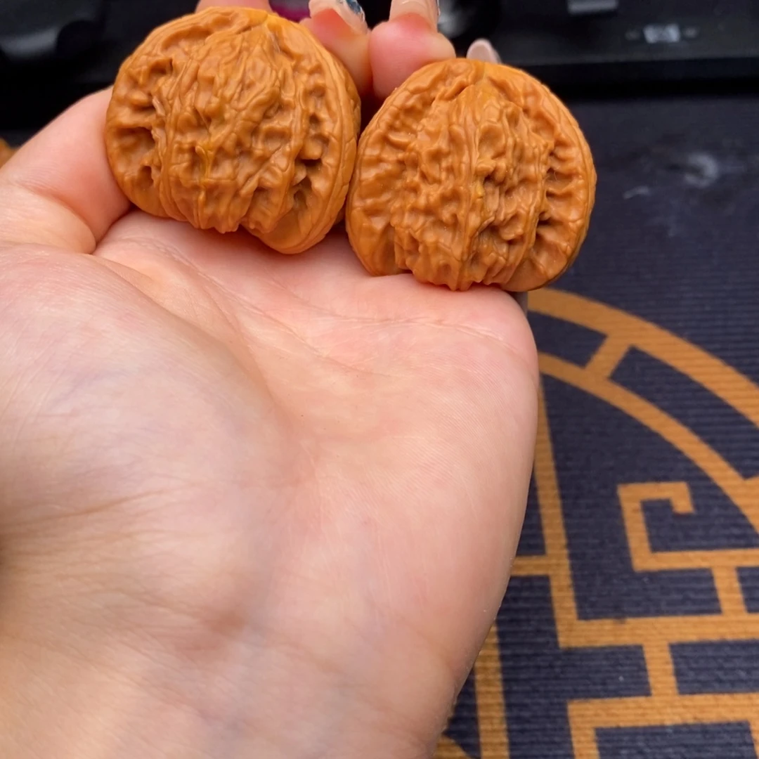 受***人文玩核桃吊坠白狮子