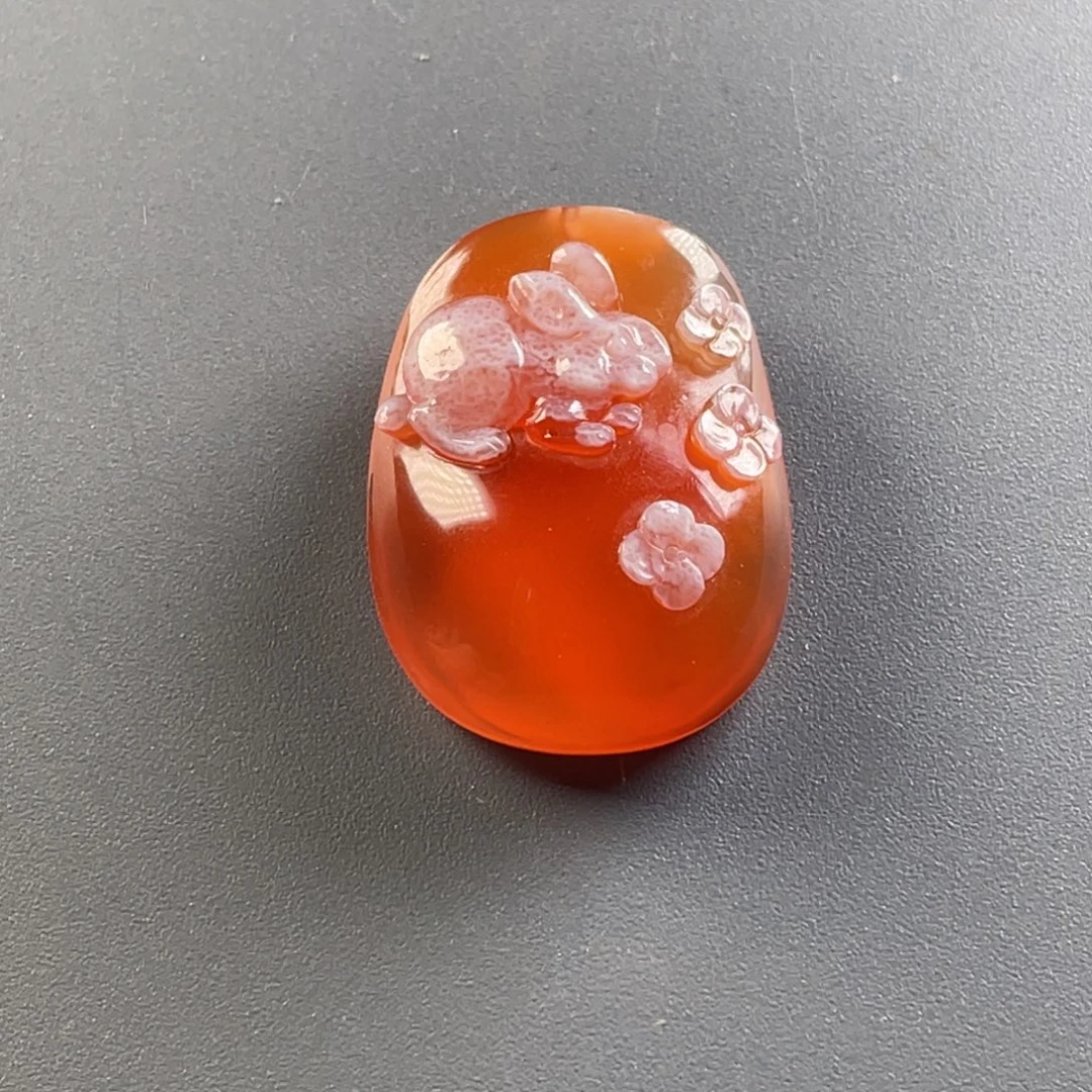 白****未镶嵌天然原矿冰橘俏色巧雕吊坠南红玛瑙