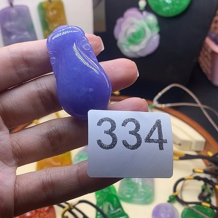 翡翠未镶嵌吊坠(赠链)