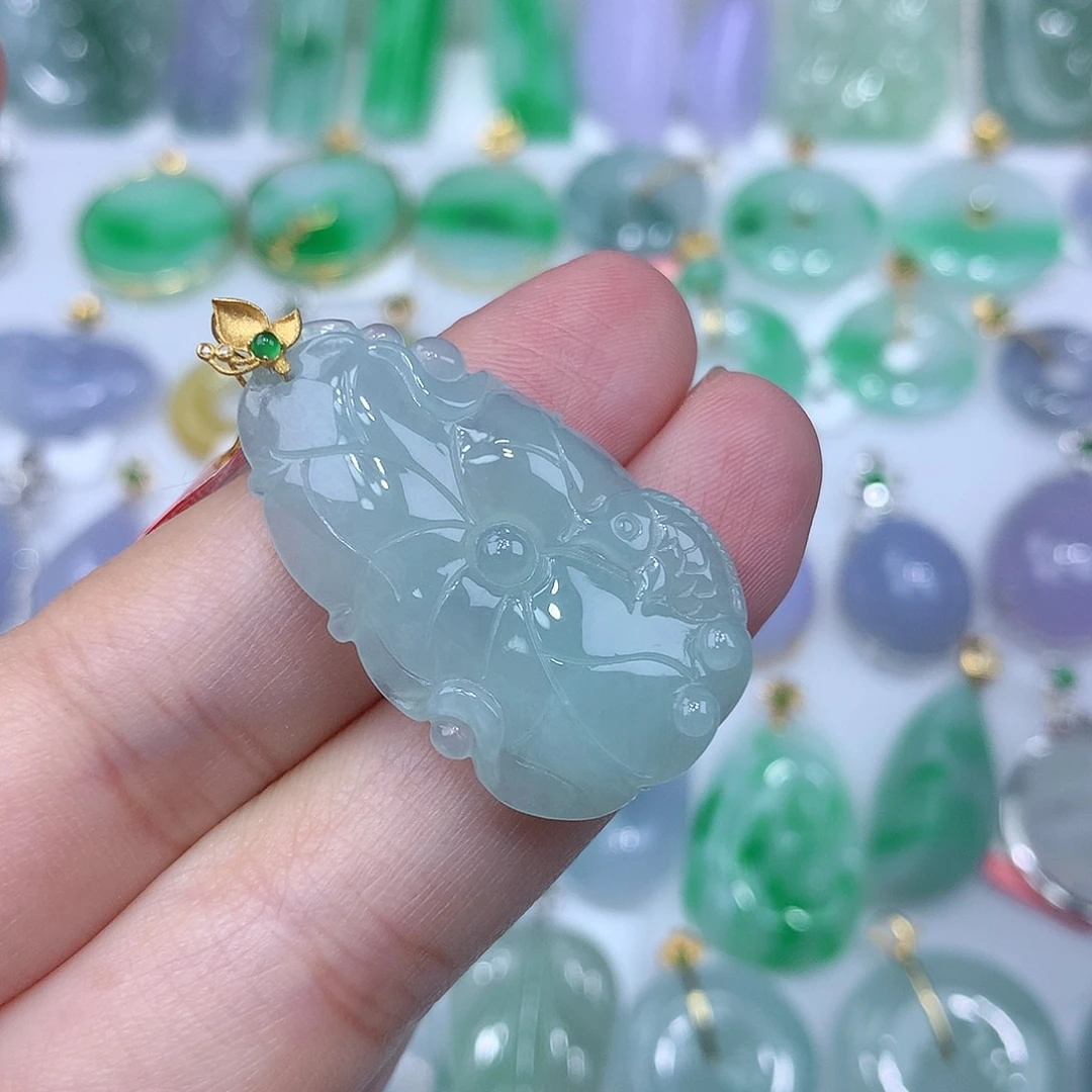 翡翠颈饰18K金镶嵌荷叶