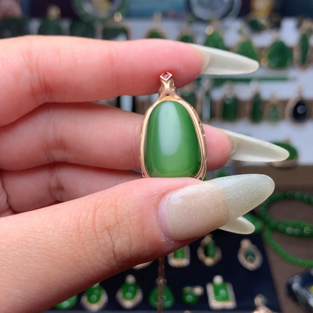 和田玉（碧玉）吊坠18K金镶嵌