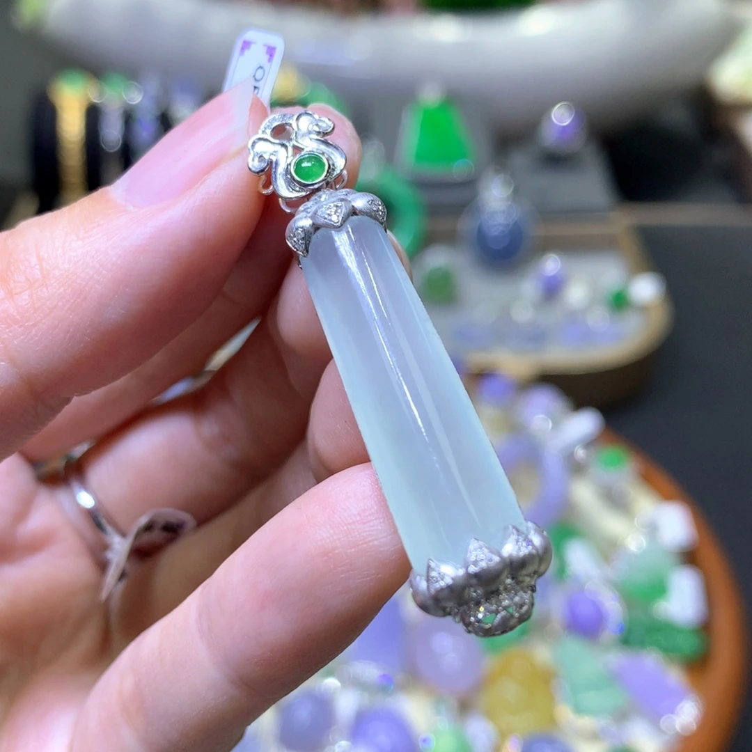 【闪购商品】翡翠颈饰18K金镶嵌翡翠吊坠项链