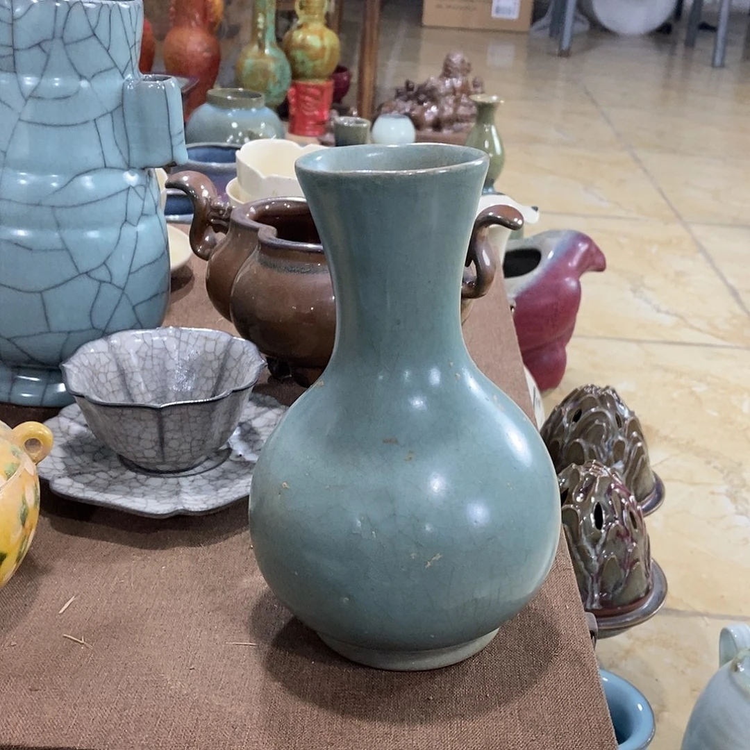 瓷片汝窑的一个瓶子