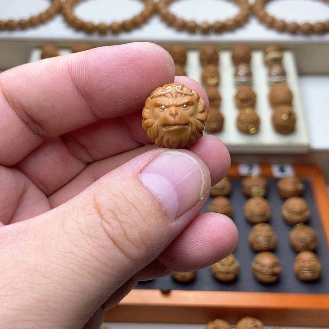 吊坠文玩核桃?****?猴头核桃大圣精工银款