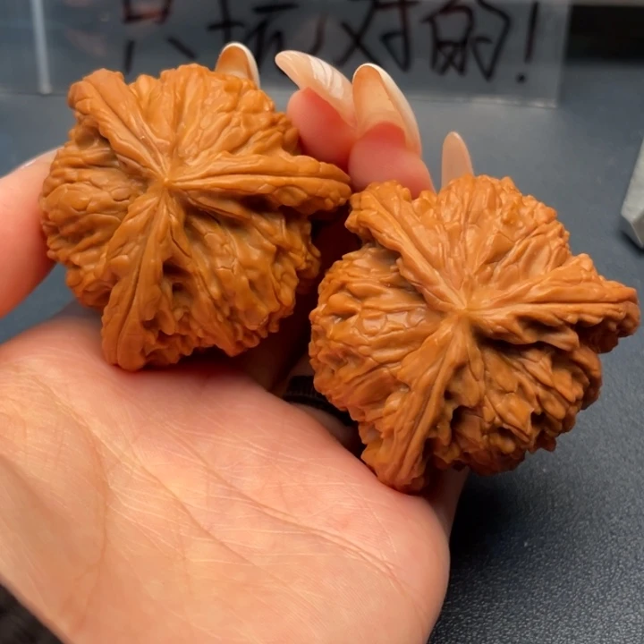 双***丨文玩核桃吊坠白狮子