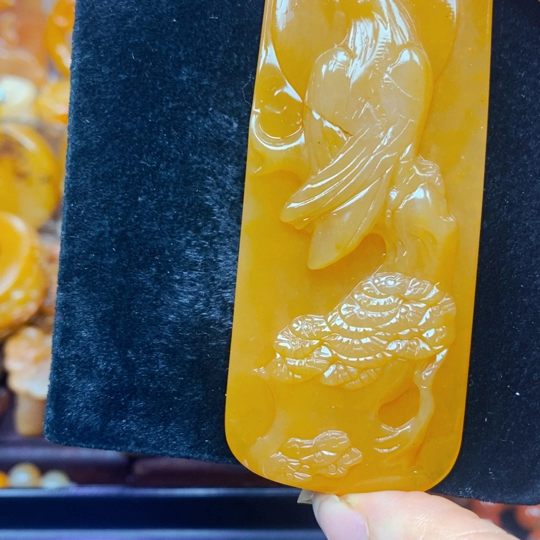 未镶嵌石英质玉（黄龙玉）颈饰
