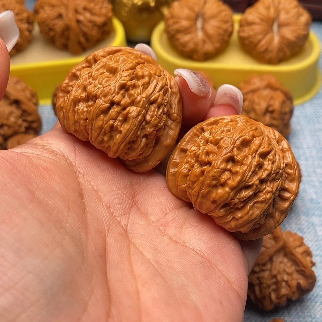 慎***言文玩核桃把件毕业白狮子40全品