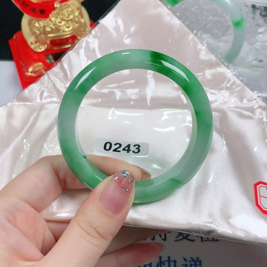 翡翠手镯（圆镯）未镶嵌正圈0243