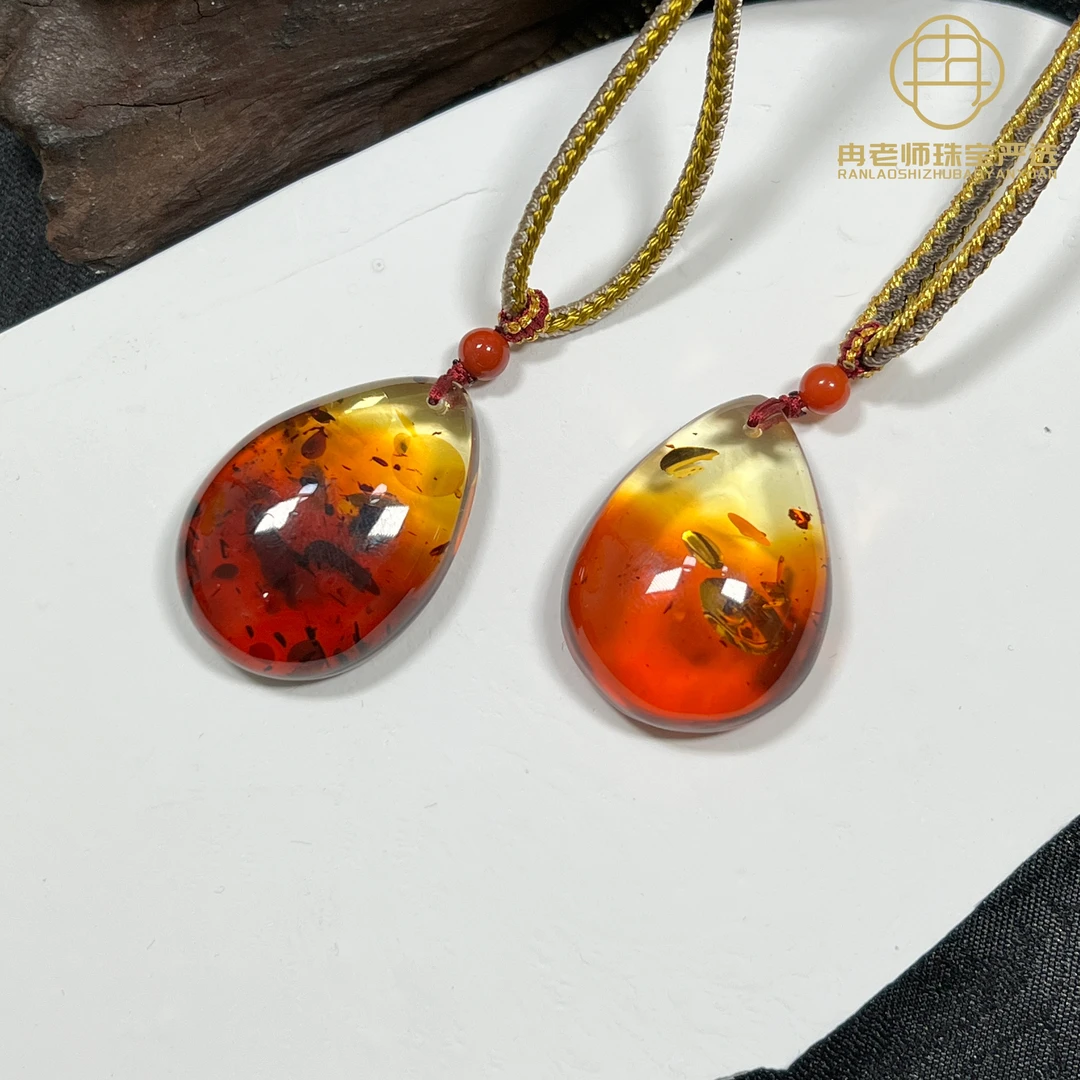 XR187天然琥珀花珀水滴吊坠23*32*11mm多样性发其一