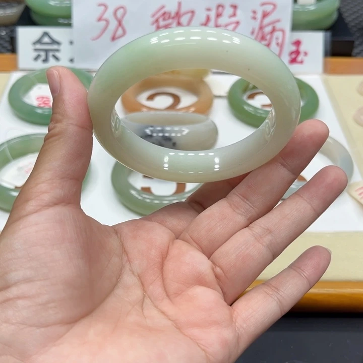 石英质玉手镯未镶嵌d****r