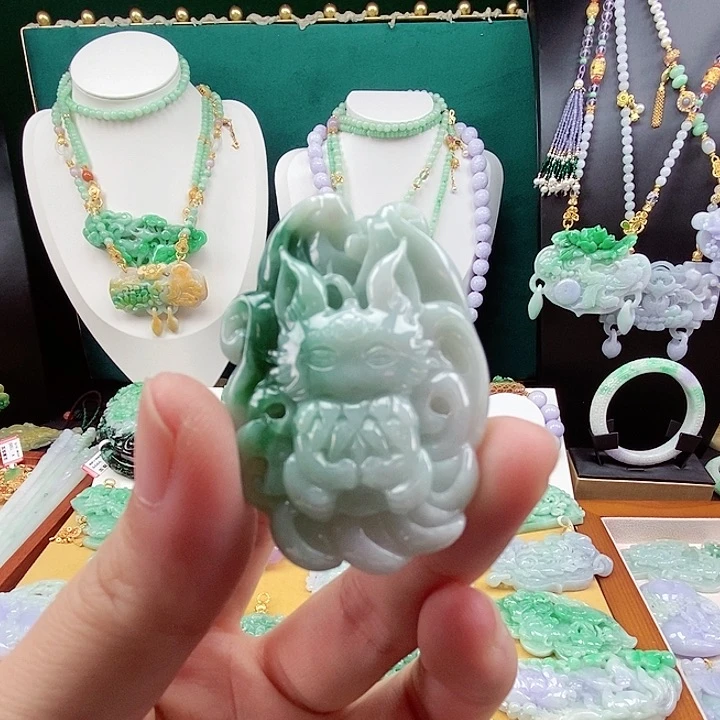 翡翠颈饰未镶嵌蛋**魔翡翠吊坠