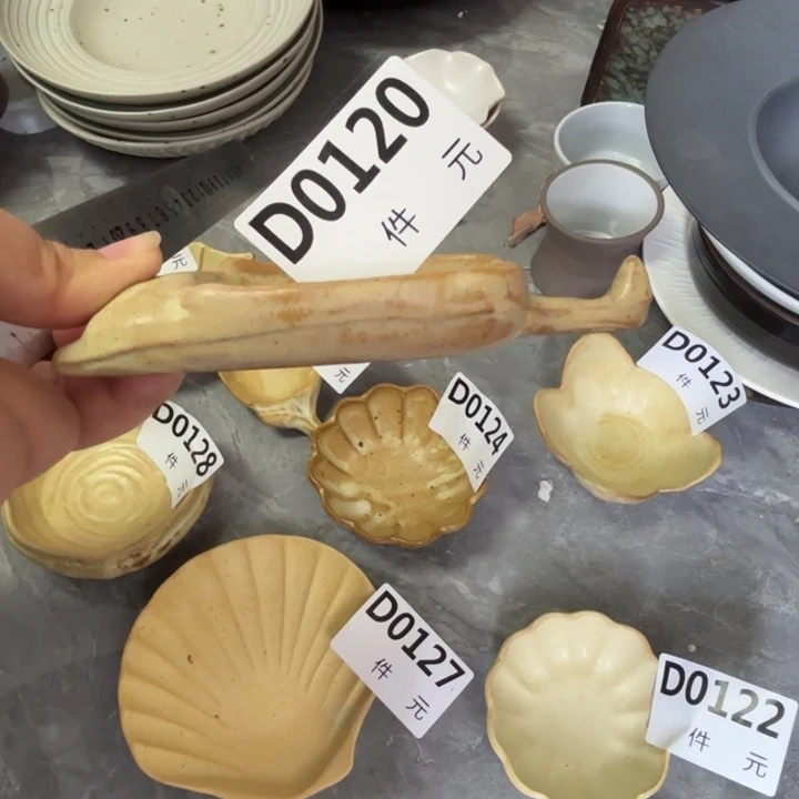 瓷120猫咪筷子架味碟同款2个
