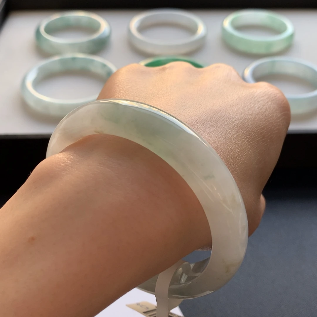 翡翠未镶嵌手镯57.6正圈