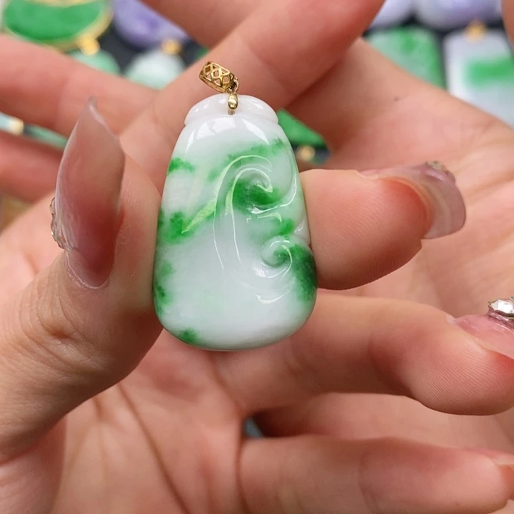 翡翠颈饰未镶嵌吊坠