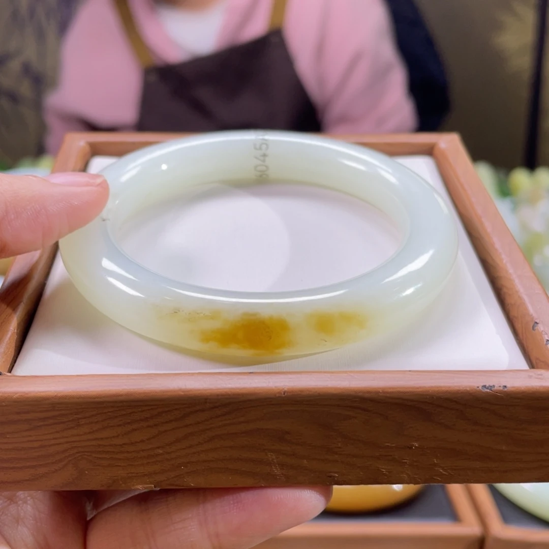 和田玉未镶嵌手镯58胖圆