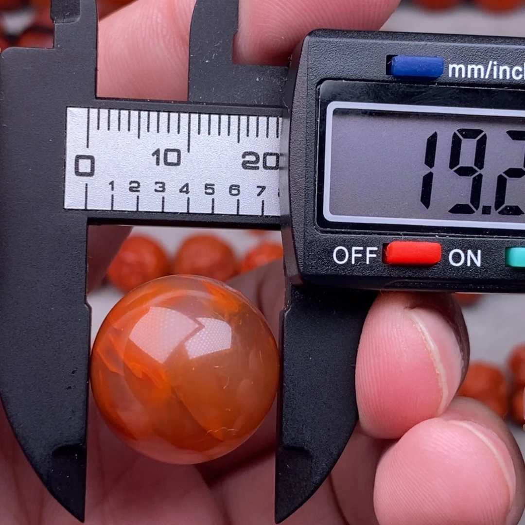 南红玛瑙未镶嵌配饰有瑕疵