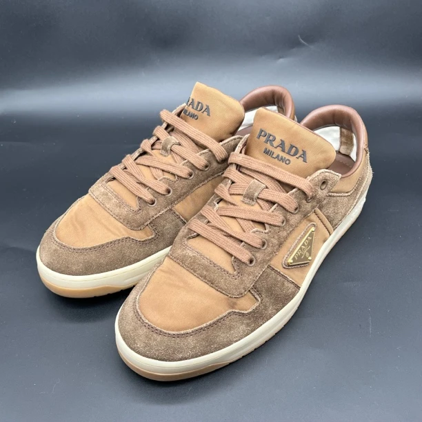 95新 Prada/普拉达 棕色侧边金徽标休闲板鞋 42欧 奢 LP