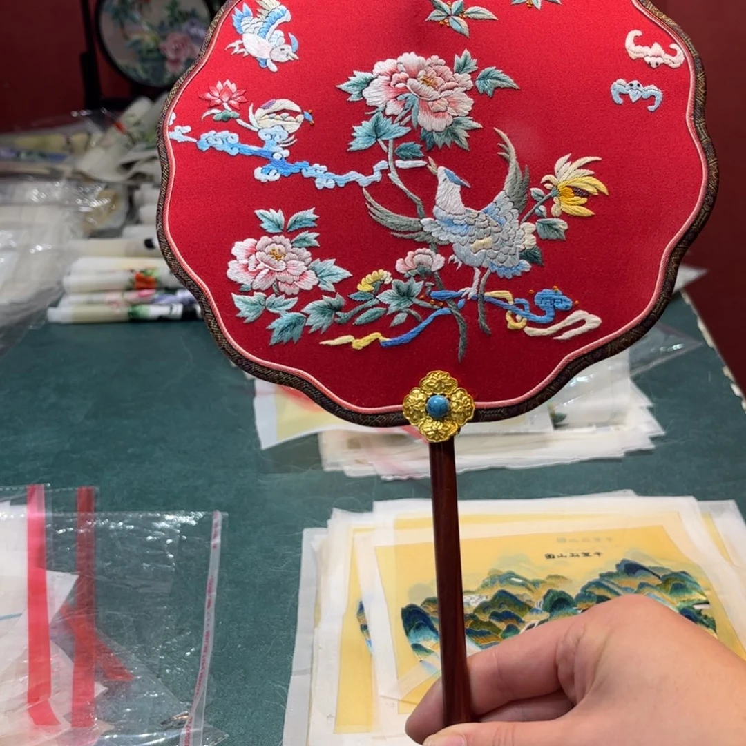 C***s织绣纯手工制作的一款