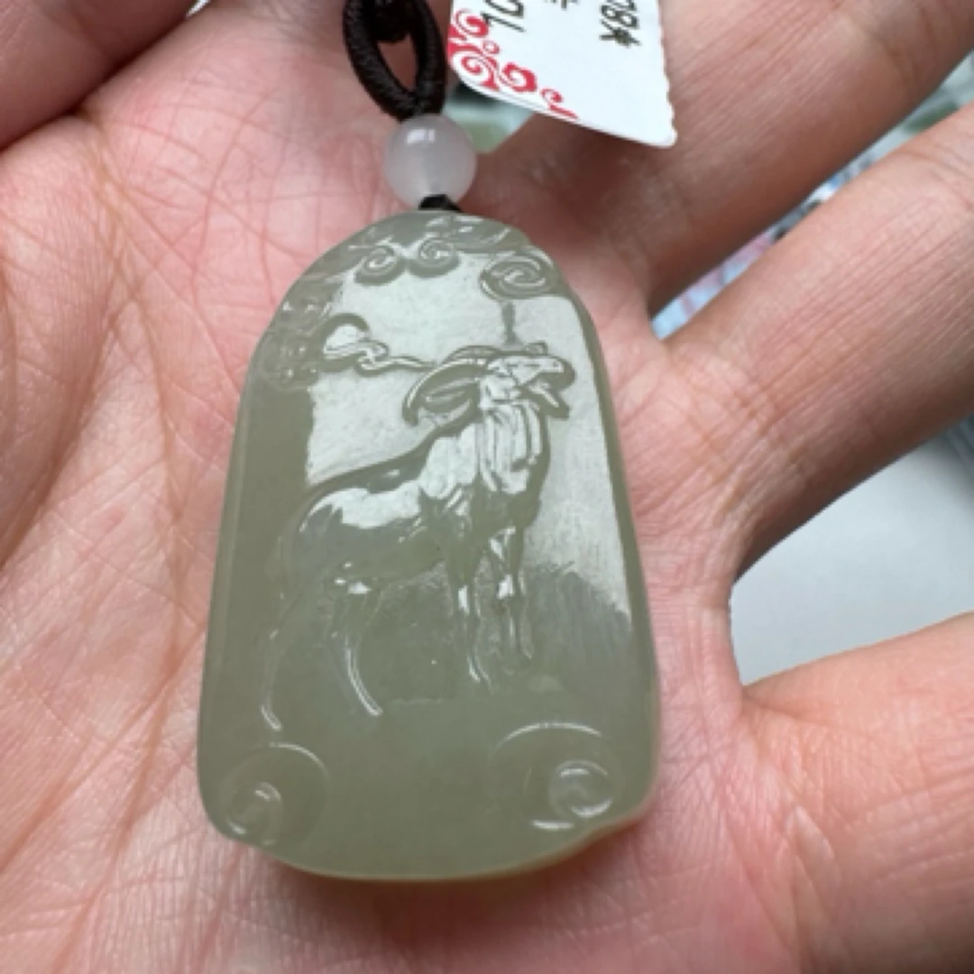 天然和田玉生肖牌羊吊坠