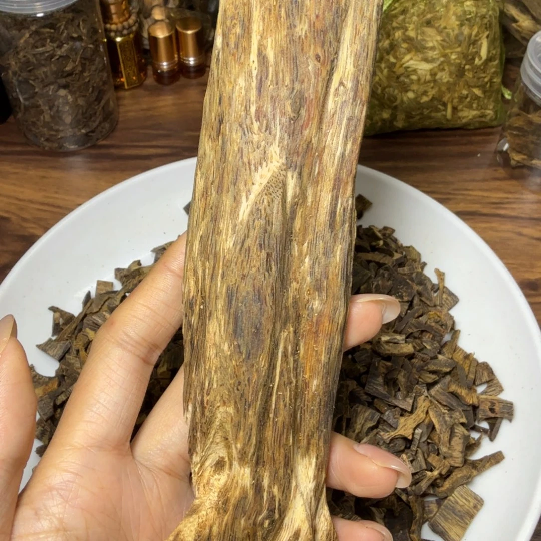 香料绿奇楠虫漏棍料36克