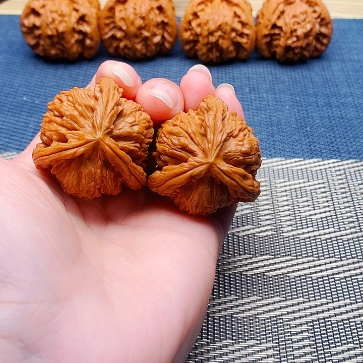 随***缘吊坠文玩核桃三棱