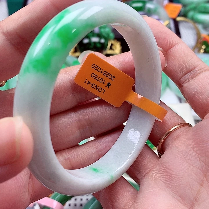 翡翠未镶嵌手镯翡翠