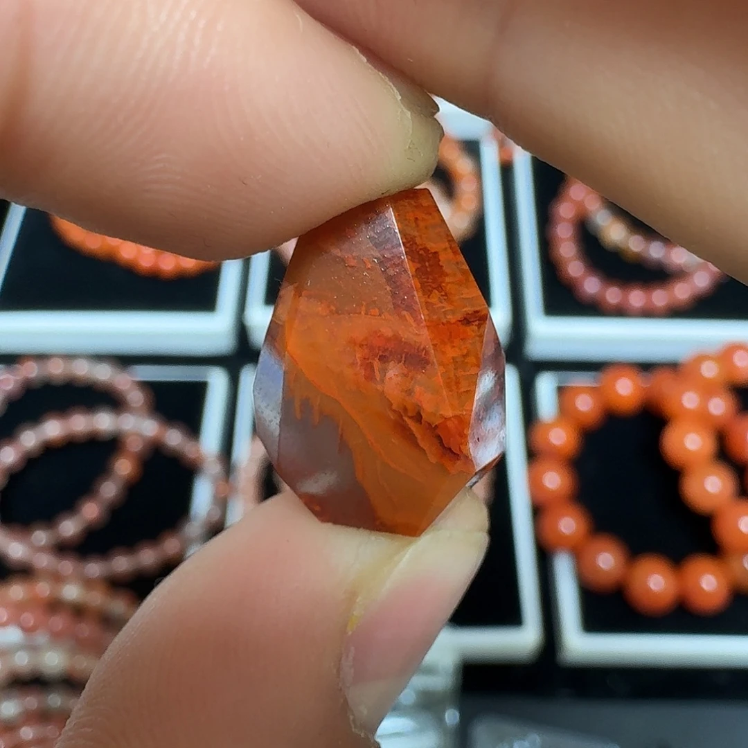 南红玛瑙未镶嵌瓦西满色满肉火焰纹随形4.2g