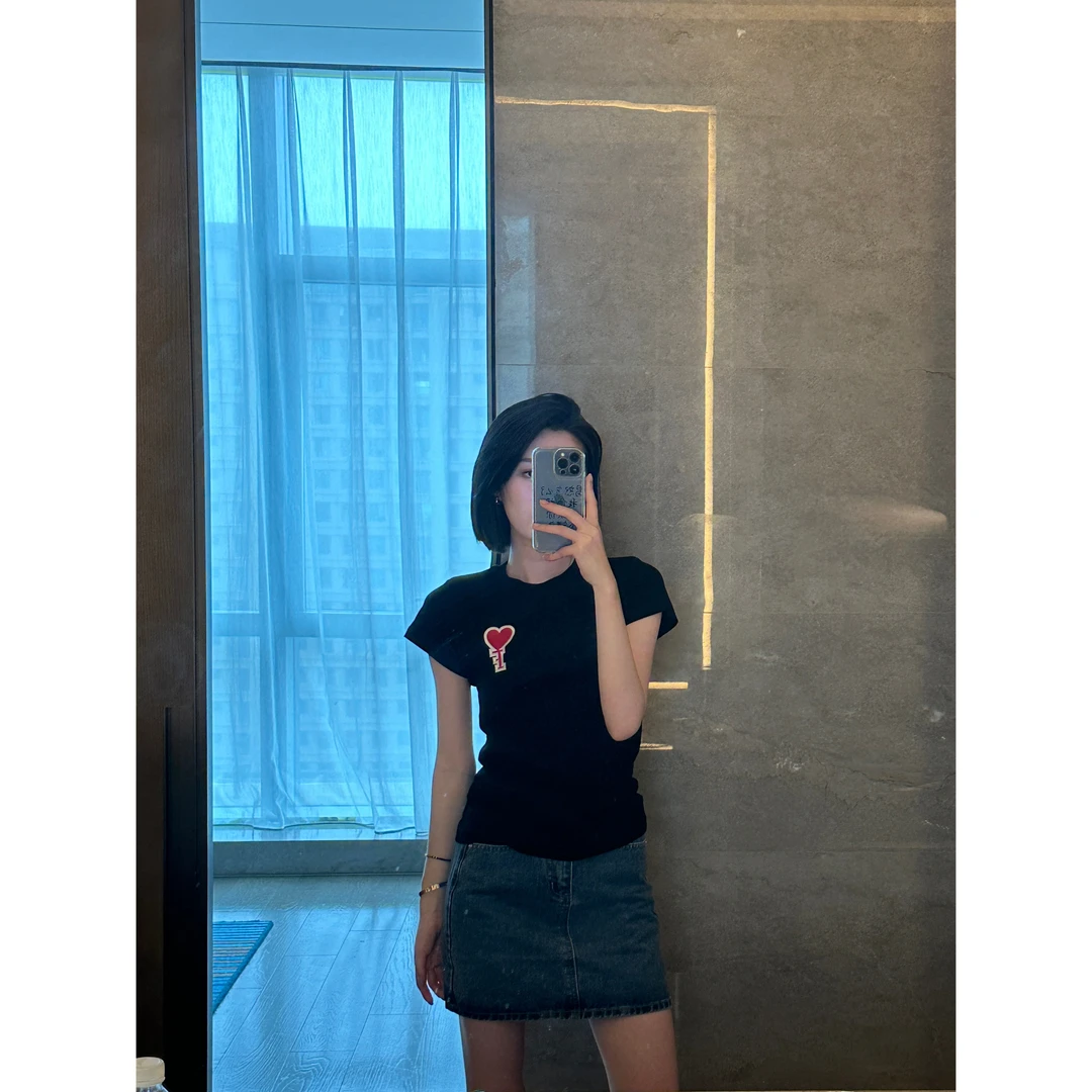 春夏季新款女款简约舒适水洗圆领百搭T恤纯色宽松短袖上衣刺绣女