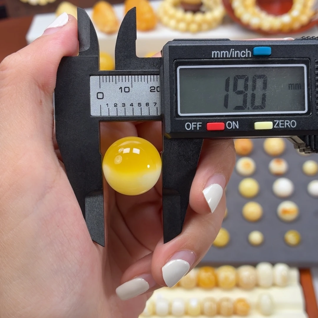 琥珀未镶嵌裸石焦皮19mm