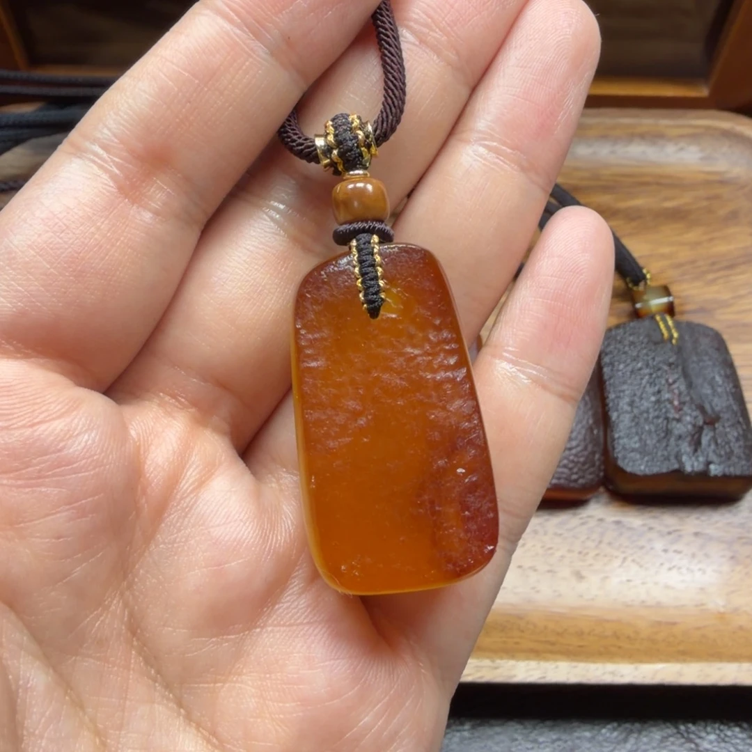 琥珀未镶嵌吊坠(赠链)