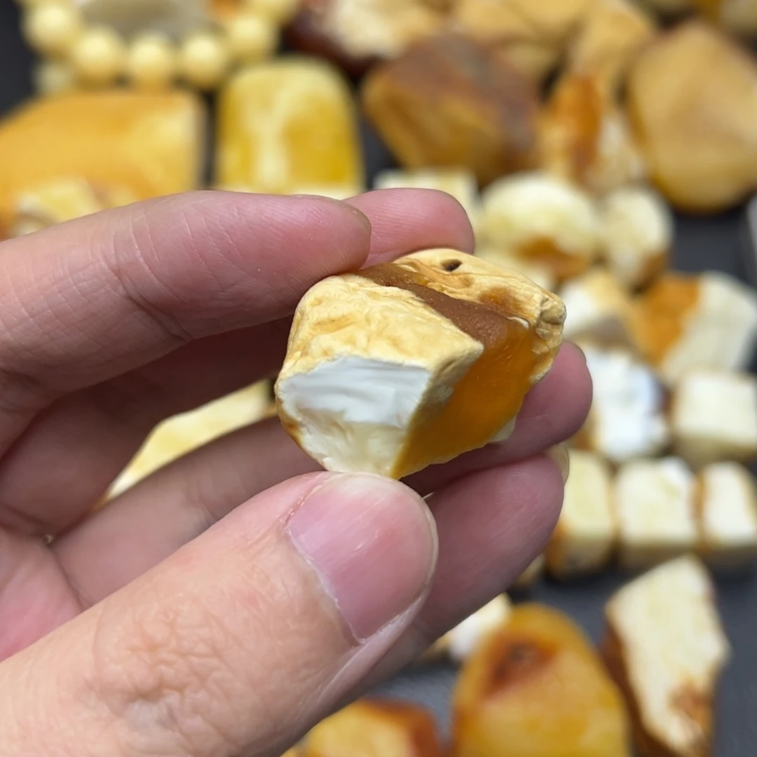 定制琥珀未镶嵌蜜蜡