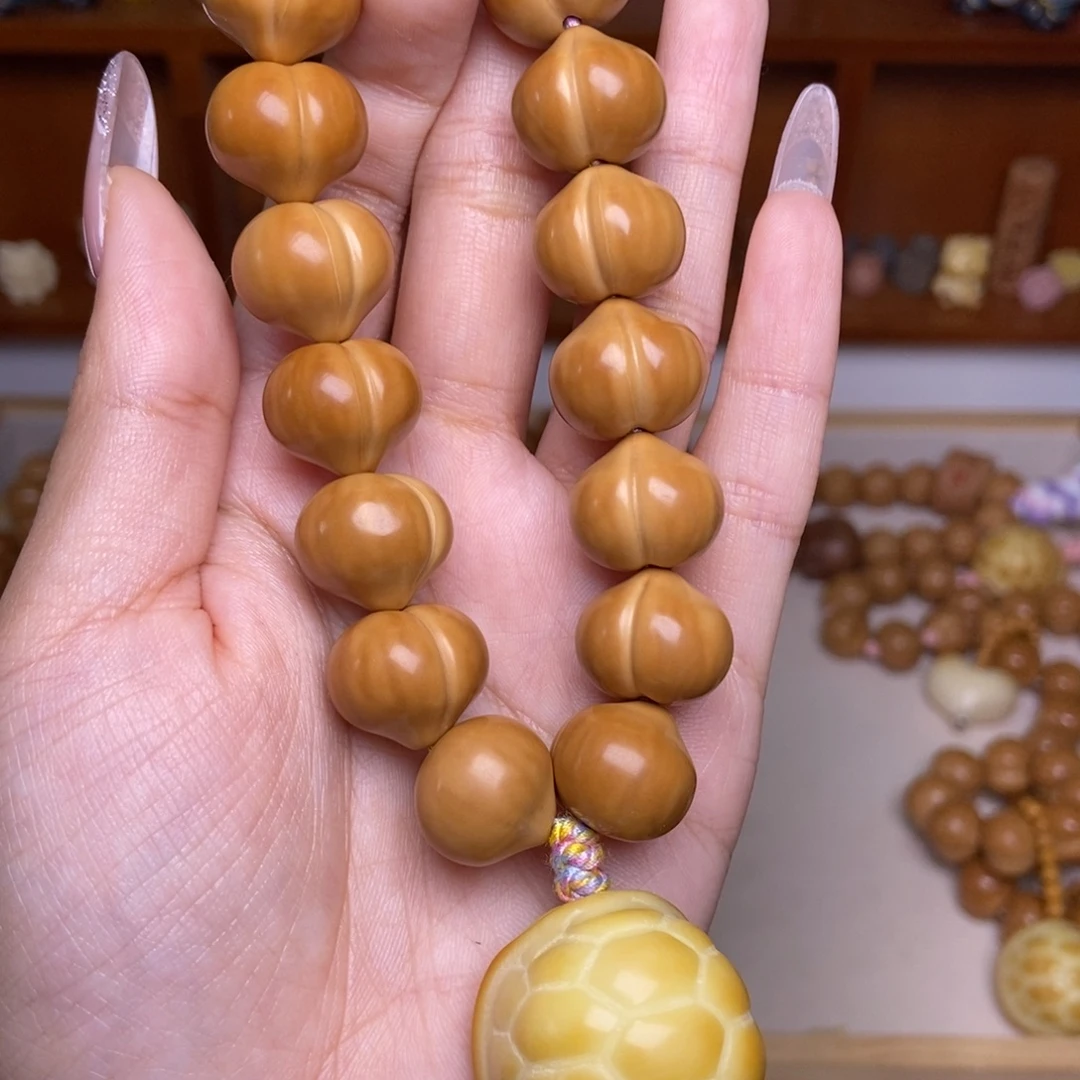 猴头核桃吊坠柯基高定屁桃➕富甲手持