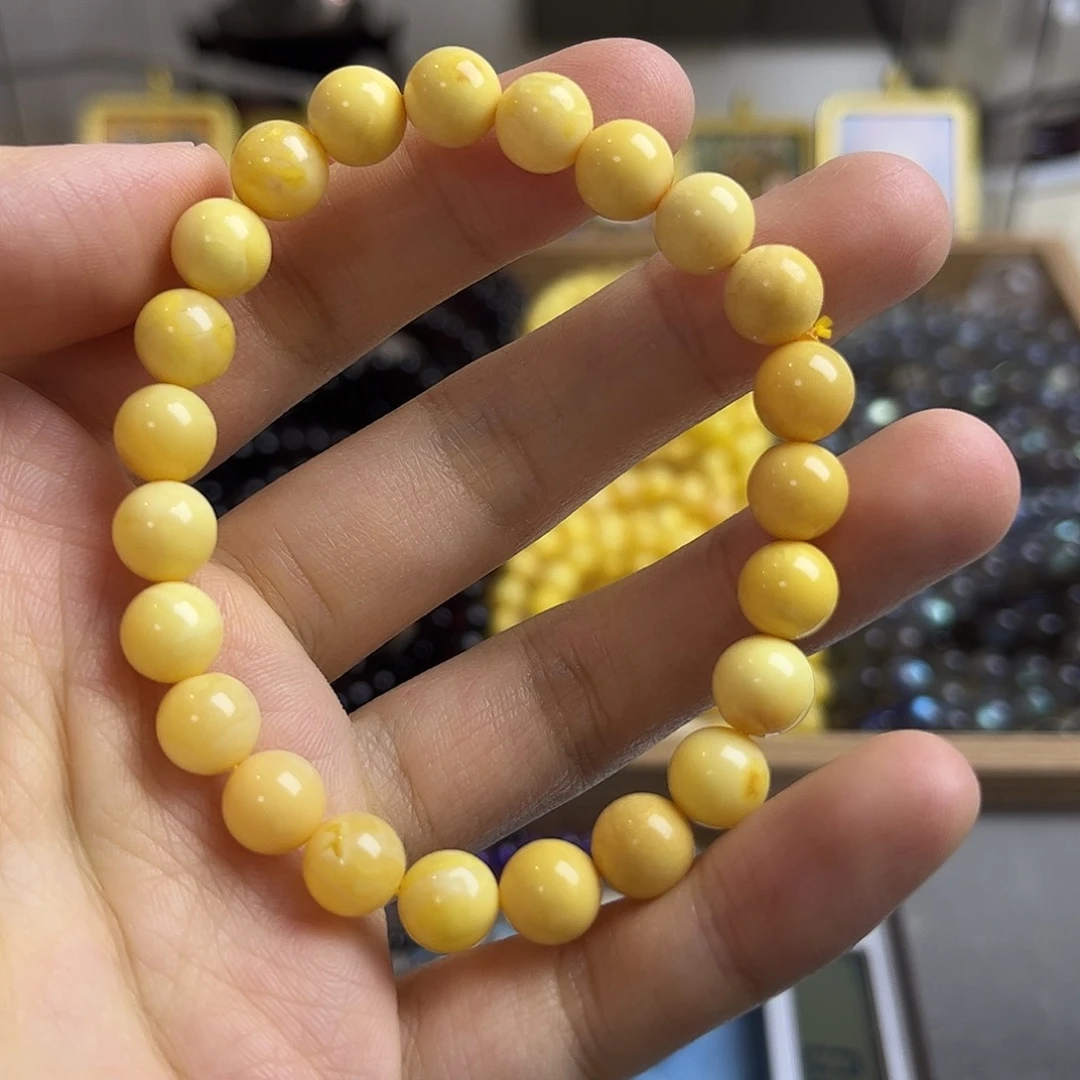 琥珀未镶嵌手链矿坑