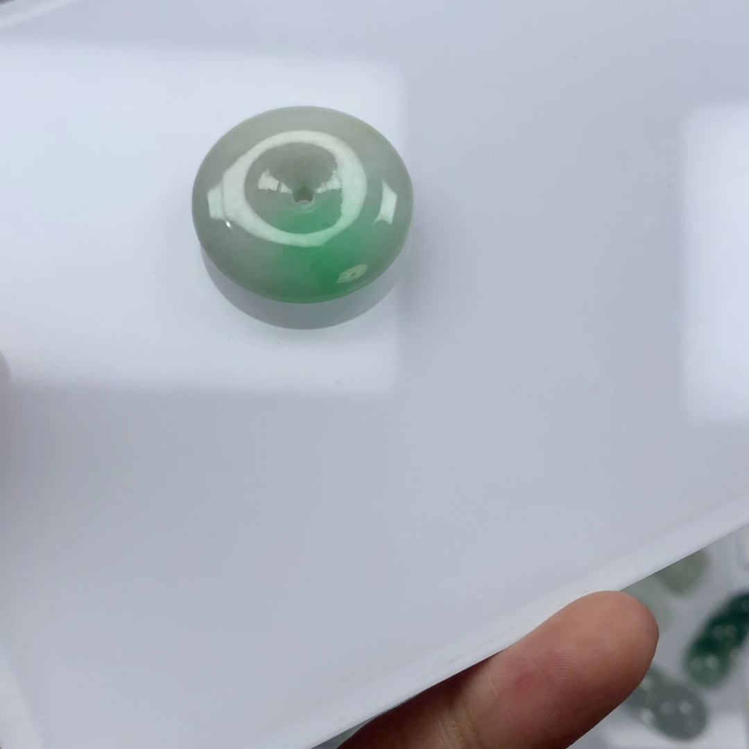 翡翠未镶嵌颈饰1111
